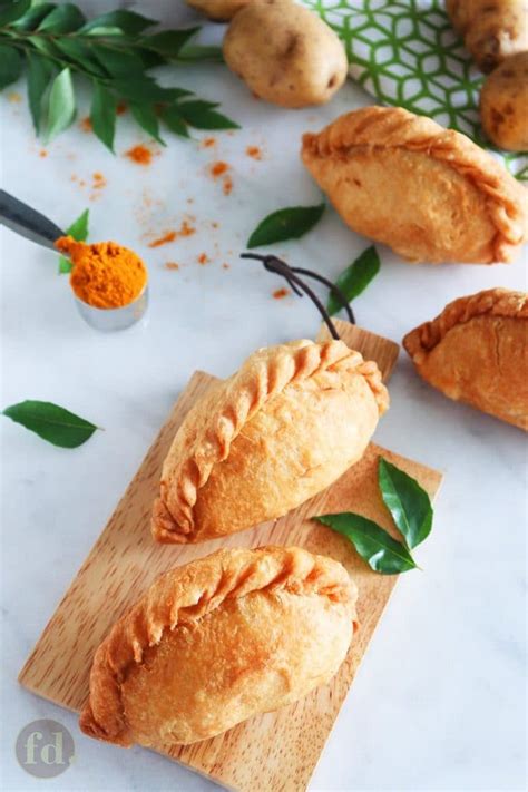 deep-fried-chicken-curry-puffs-foodelicacy image