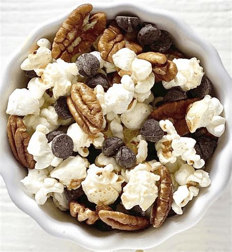 15-quick-healthy-snacks-to-satisfy-a-sweet-tooth image