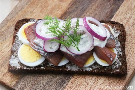 sillmacka-swedish-style-herring-sandwich-meals-by image