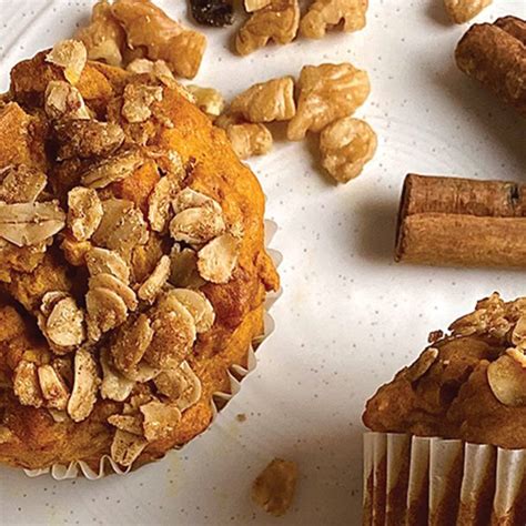 pumpkin-streusel-muffins-recipe-quaker-oats image