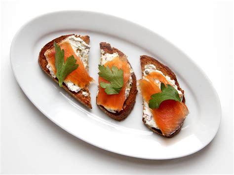 smoked-salmon-with-cream-cheese-capers-and-red image