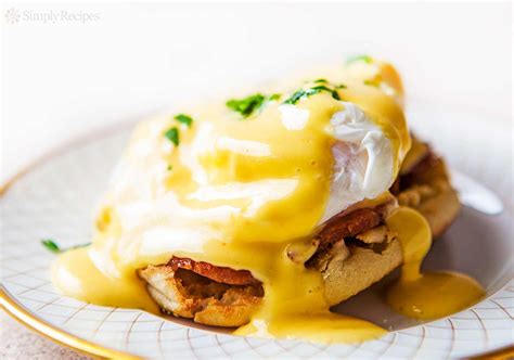 how-to-make-eggs-benedict-simply image