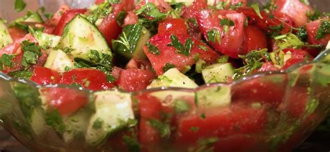 amazing-3-ingredient-mediterranean-salad-grocina image