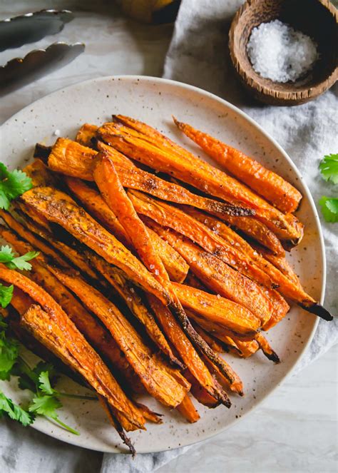 easy-crispy-roasted-carrots-in-the-air-fryer-running-to image