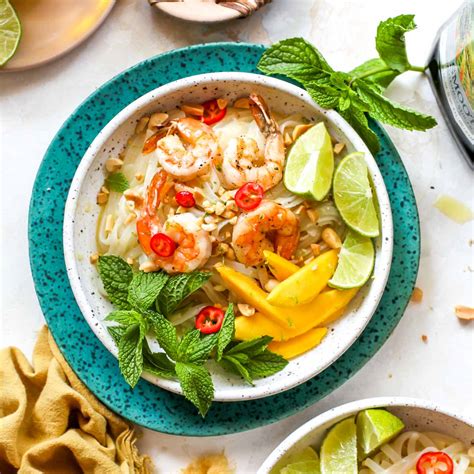 thai-shrimp-noodle-salad-25-minutes image