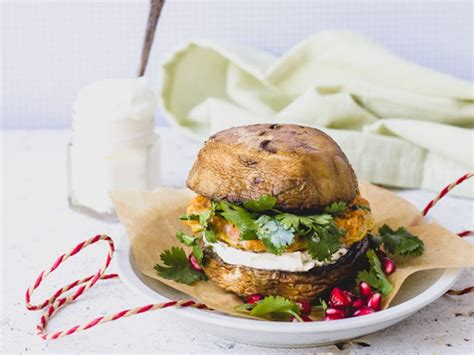 portobello-mushroom-bun-burger-honest-cooking image