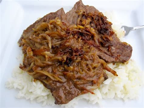 bistec-encebollado-colombian-steak-with-onion-sauce image