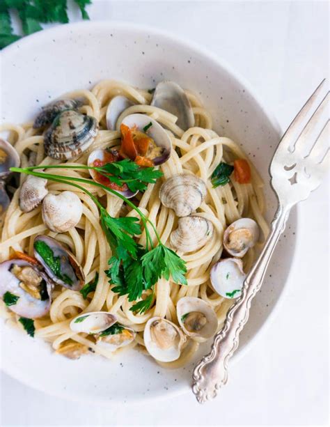 clam-pasta-spaghetti-alle-vongole-pina-bresciani image