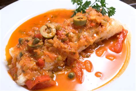 pescado-a-la-veracruzana-white-fish-in-veracruz-sauce image