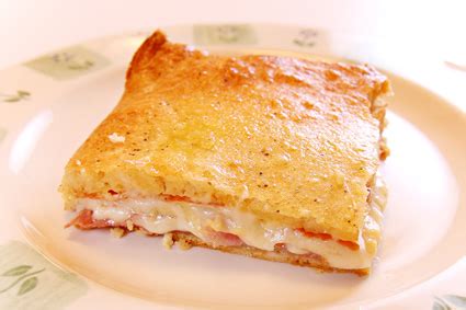 antipasto-squares-easy-homemade-italian-appetizer image
