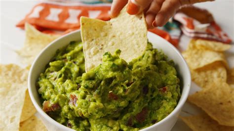 best-grilled-guacamole-recipe-how-to-make-grilled image
