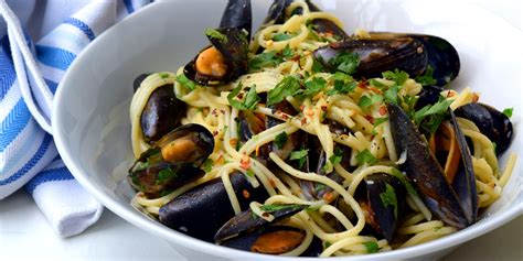 spaghetti-with-mussels-recipe-great-british-chefs image