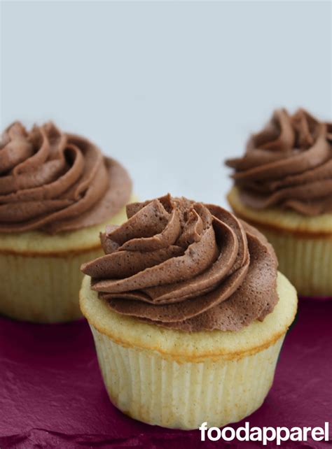 classic-vanilla-bean-cupcakes-recipe-with-fudgy image