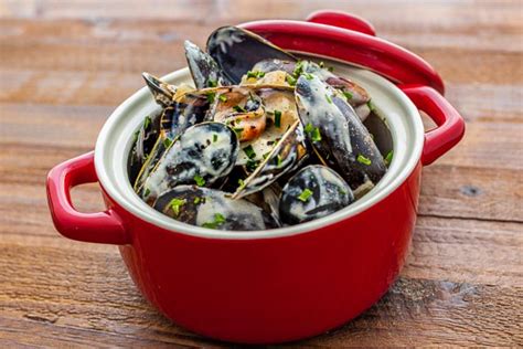 moules-la-crme-normande-mussels-with-a image