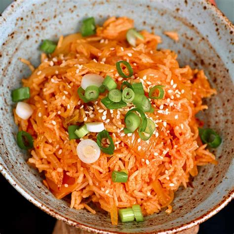kimchi-fried-rice-kimchi-bokkeumbap-alphafoodie image