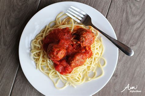 spaghetti-and-meatballs-meals-kids-should-know-how image