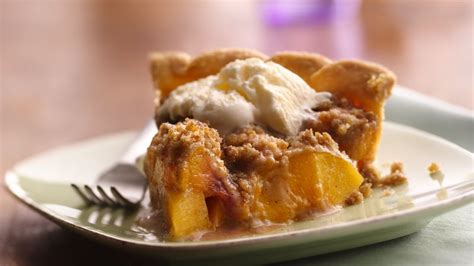 streusel-topped-peach-pie-recipe-pillsburycom image