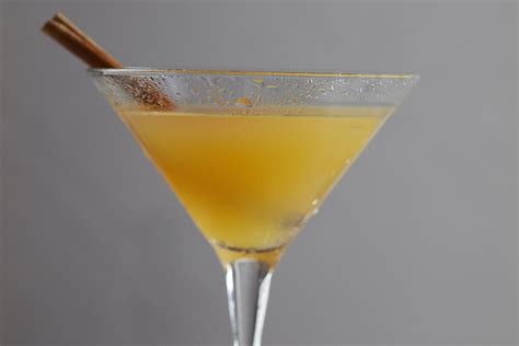 apple-pie-martini-recipe-with-vodka-and-vanilla-the image