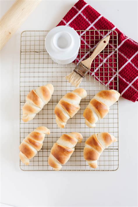 the-best-dinner-rolls-ive-ever-made-everyday-reading image