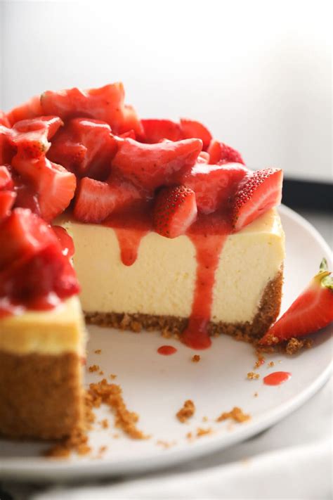 classic-strawberry-cheesecake-recipe-laurens-latest image