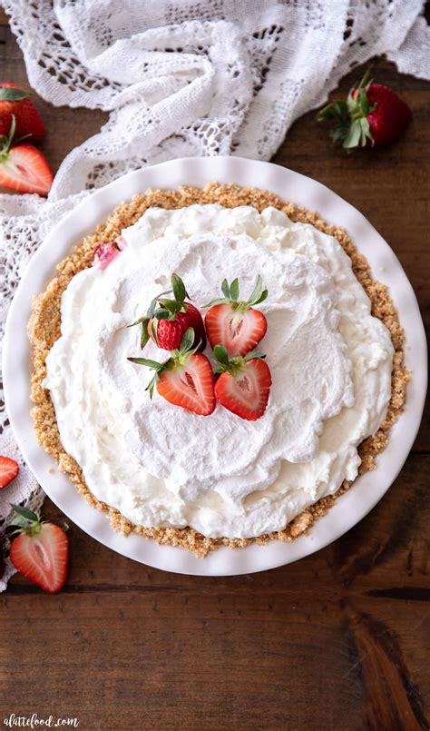 no-bake-strawberry-marshmallow-pie-a-latte-food image