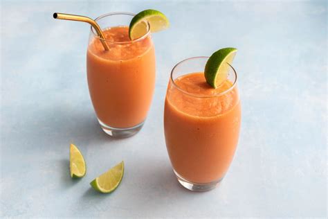 papaya-smoothie-batida-de-lechosa-recipe-the image