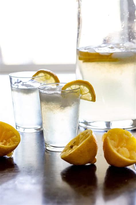 simple-and-perfect-lemonade-best-summer-drink image