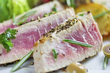 how-to-broil-tuna-steaks-ehow image
