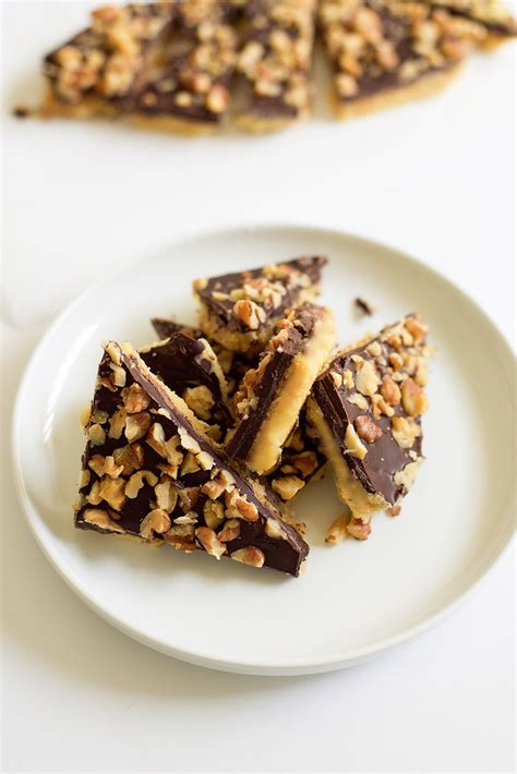 homemade-toffee-with-chocolate-and-nuts-make-and-takes image