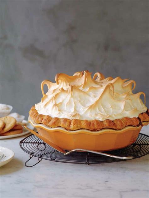 pumpkin-meringue-pie-recipe-leites-culinaria image