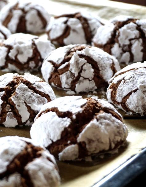 black-forest-crinkle-cookies-12-tomatoes image