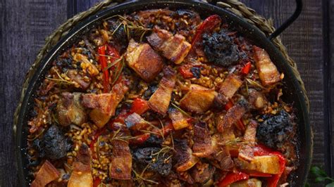 arroz-al-horno-spanish-style-oven-baked-rice-the image