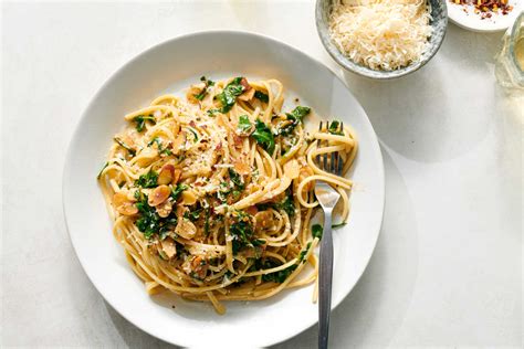 buttery-lemon-pasta-with-almonds-and-arugula image