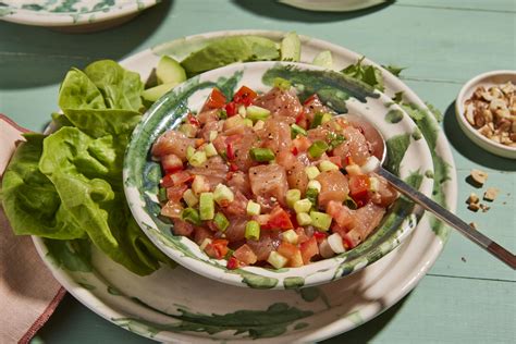 lomi-lomi-alaska-pink-salmon-lettuce-wraps image
