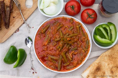 lebanese-green-bean-tomato-stew-loubya-bi-zayt image