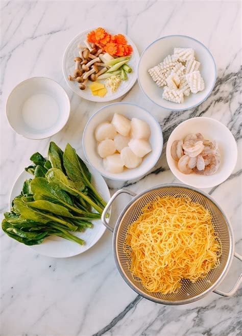 seafood-pan-fried-noodles-like-the-restaurants-do-it image