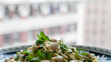 healthy-v-day-recipe-bobby-flays-spicy-crab-pasta image