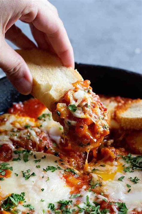 italian-baked-eggs-in-marinara-sauce-unicorns-in-the image