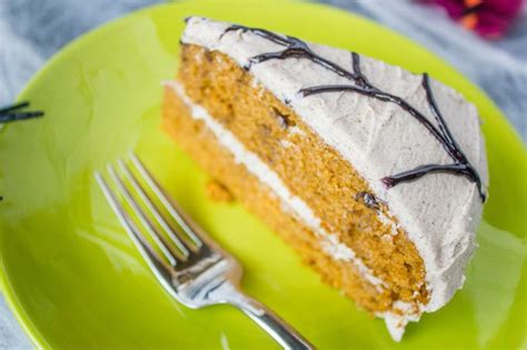 cinnamon-frosted-pumpkin-spice-layer-cake-daily image