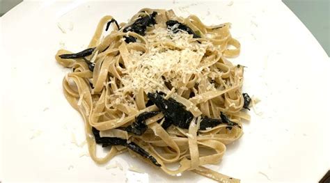 recipe-black-trumpet-mushroom-pasta-simple-delicious image