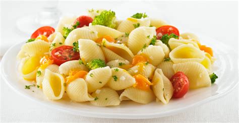shells-with-broccoli-tomatoes-and-cheese-catelli image