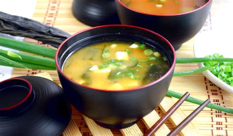 miso-soup-recipe-how-to-make-with-only-6-ingredients image