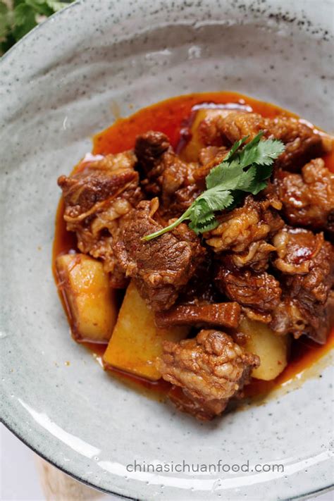 braised-beef-with-potatoes-china-sichuan-food image