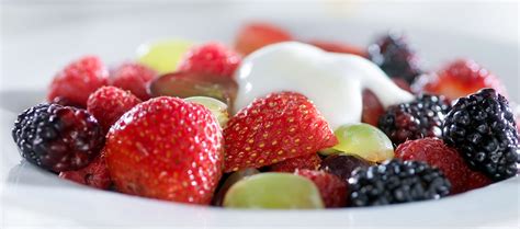 easy-summer-sparkling-fruit-salad-dessert image