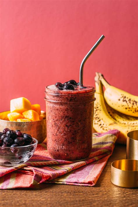 raw-blueberry-mango-banana-smoothie-recipe-veeg image