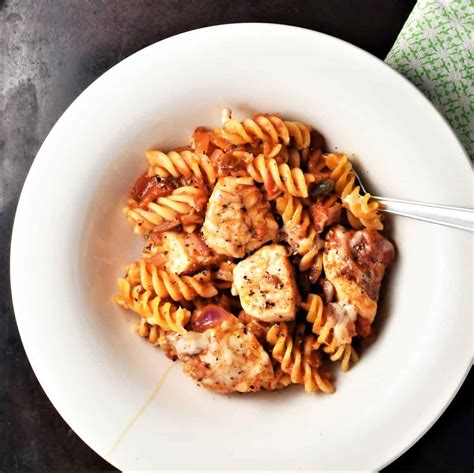 chicken-tomato-pasta-bake-everyday-healthy image