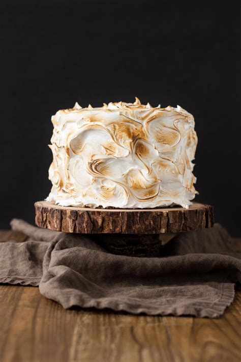 homemade-marshmallow-fluff-liv-for-cake image