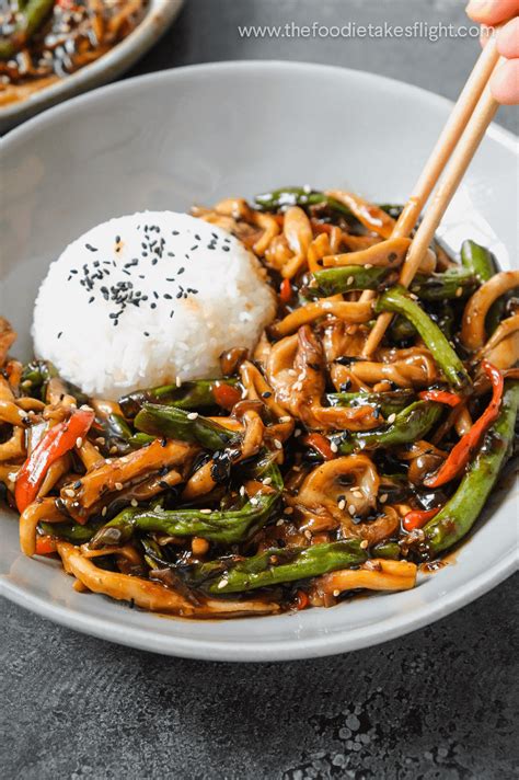 chinese-green-beans-and-mushroom-stir-fry-the image