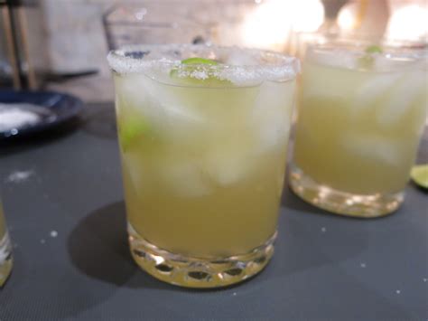 how-to-make-a-texas-style-margarita-with-key-limes image