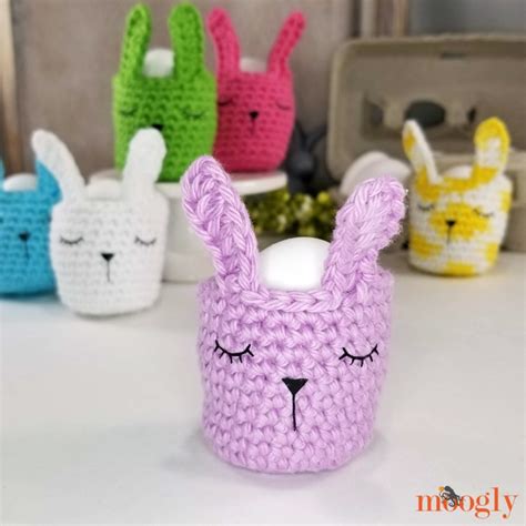 sleepy-bunny-egg-cozy-free-pattern-on-moogly image